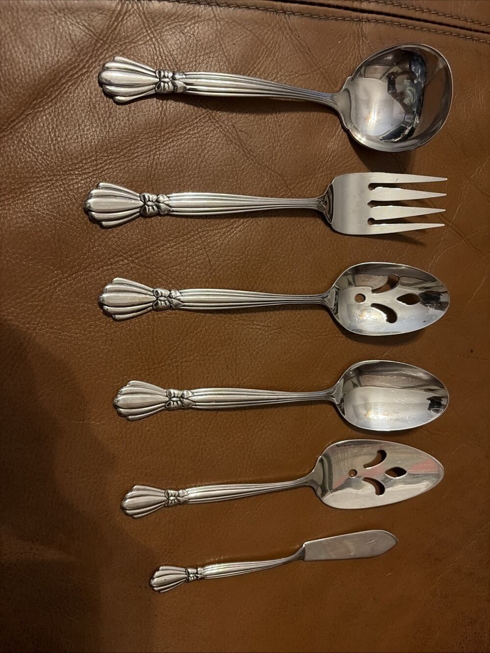 ONEIDA ALEXIS HOSTESS SET 6 PC DELUXE STAINLESS BOW SPOONS FORK BUTTER